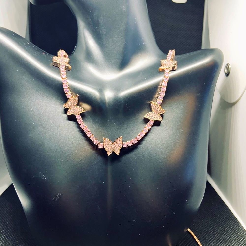 Butterfly necklace adjustable